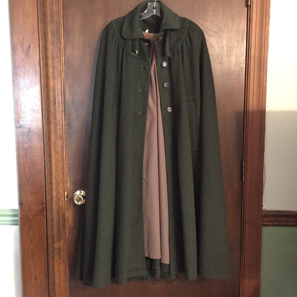 Sleek forest green cape!